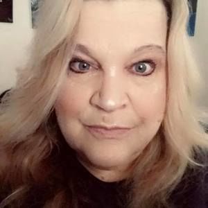 Meet your Posher, Dee